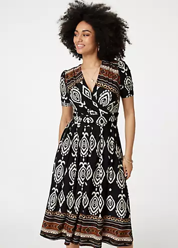 Black & White Printed Short Sleeve Pleated Wrap Dress by Izabel London | Look Again