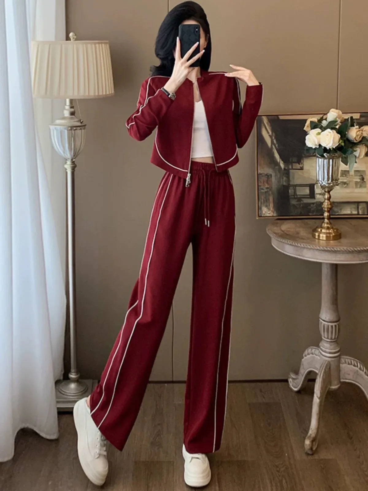 European Station Casual Sports Suit Women's 2024 Autumn Small Short Jacket Top Wide Leg Pants Two-piece Set