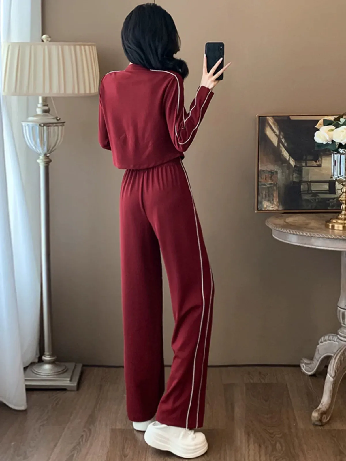 European Station Casual Sports Suit Women's 2024 Autumn Small Short Jacket Top Wide Leg Pants Two-piece Set