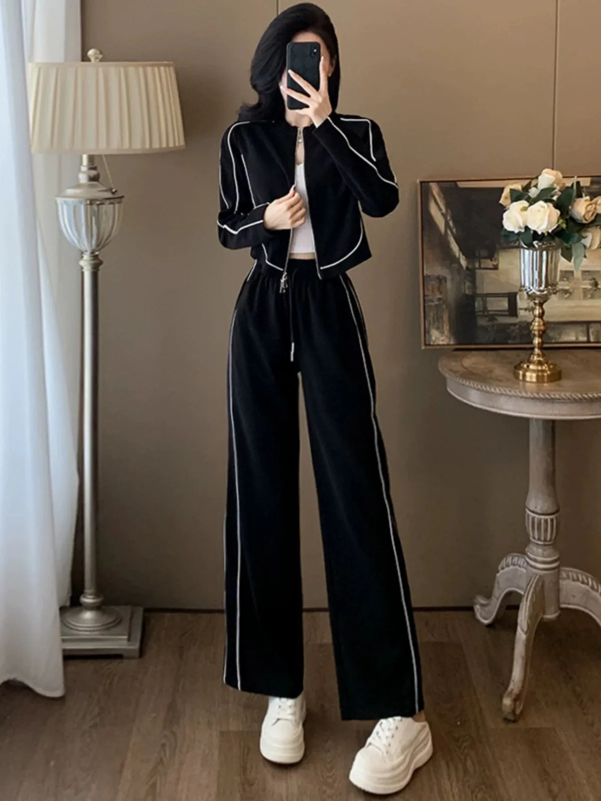 European Station Casual Sports Suit Women's 2024 Autumn Small Short Jacket Top Wide Leg Pants Two-piece Set