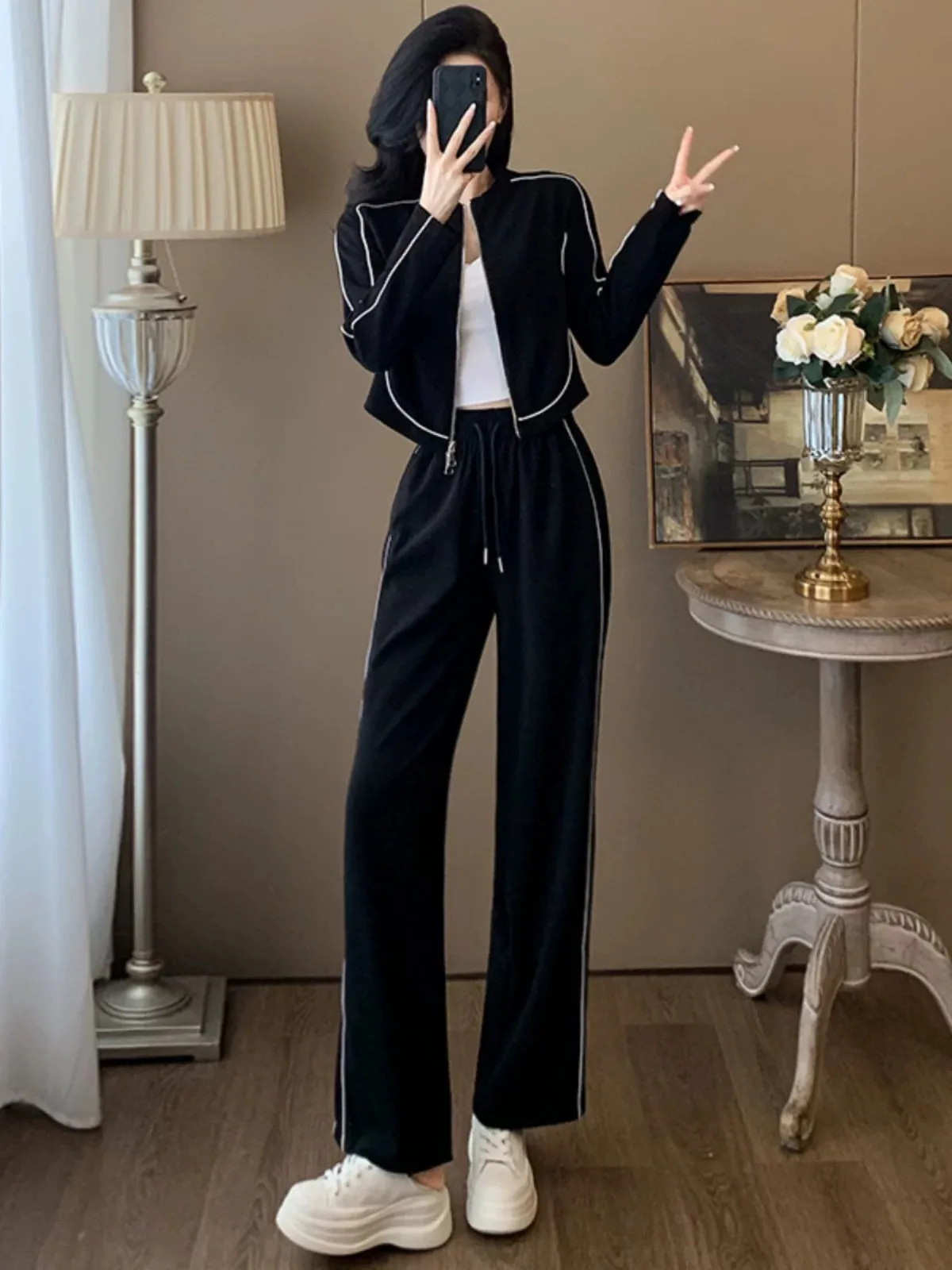 European Station Casual Sports Suit Women's 2024 Autumn Small Short Jacket Top Wide Leg Pants Two-piece Set