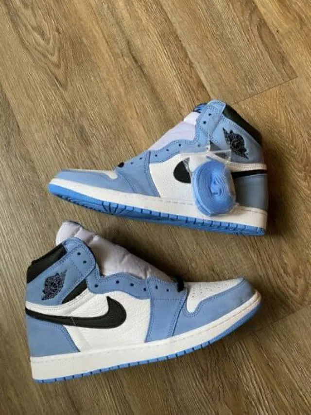 Nike Air Jordan 1 High OG UNC University Blue 555088-134...