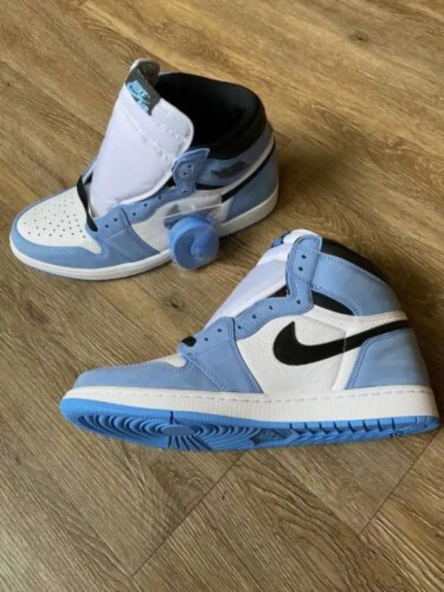 Nike Air Jordan 1 High OG UNC University Blue 555088-134...