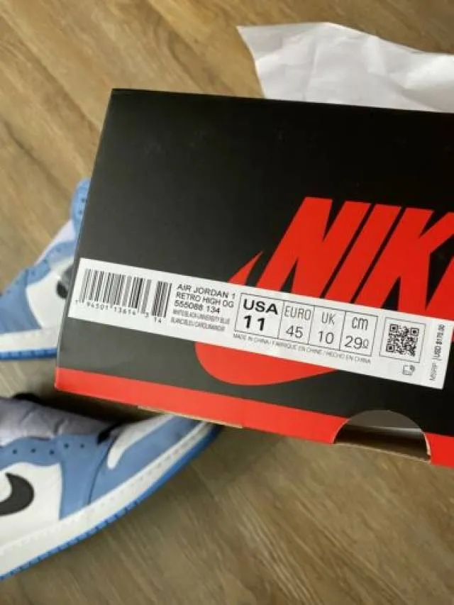 Nike Air Jordan 1 High OG UNC University Blue 555088-134...