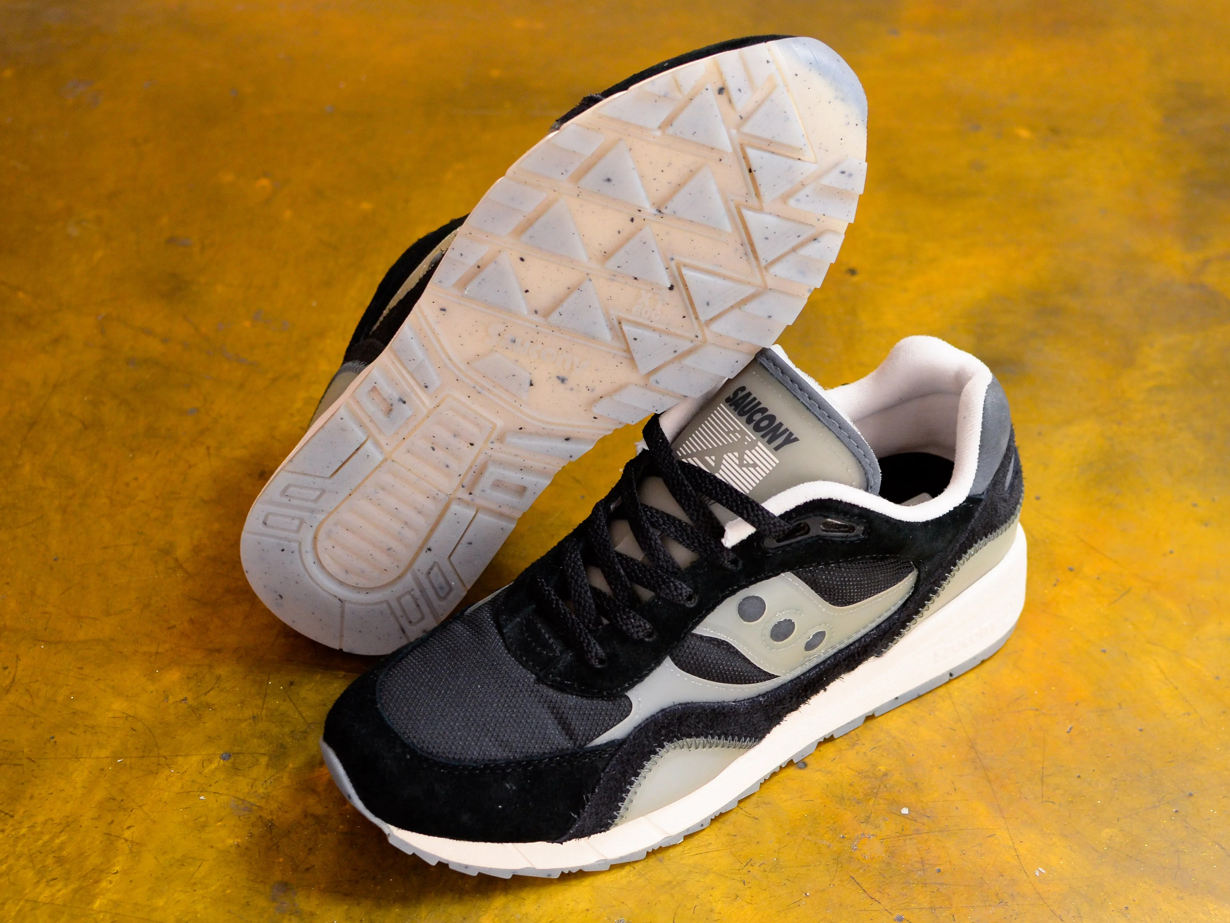 Saucony Shadow 6000 - Black