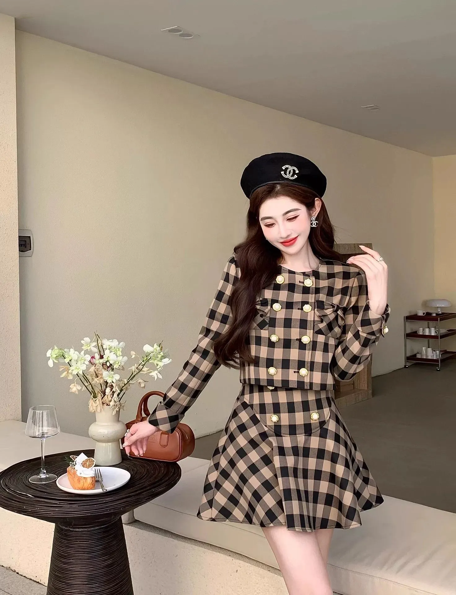 Shenzhen Nanyou European niche designer light luxury street gentle style contrasting plaid jacket top short skirt suit