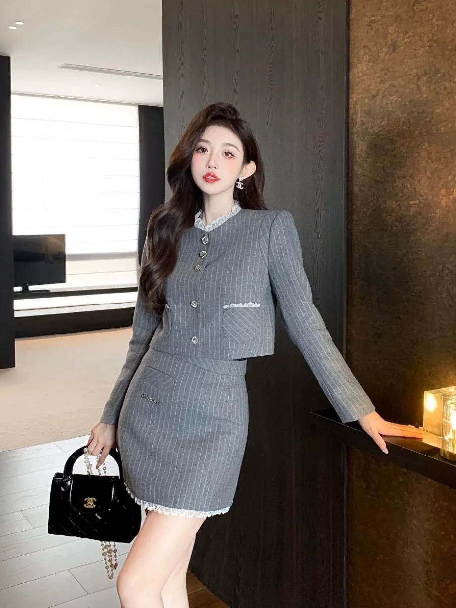 Socialite style niche designer black striped jacket lace collar workplace top hip-hugging short skirt royal sister suit autumn